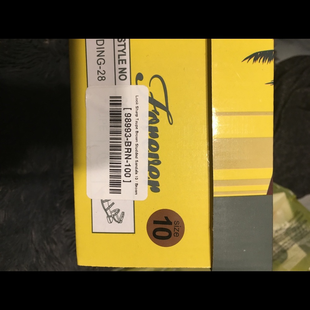 Sandals size 10